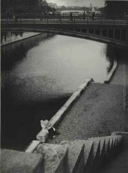 Coppie che baciano sotto il Pont au Double, Parigi Coppie che baciano sotto il Pont au Double, Parigi