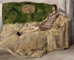 Femme sur canapé un Femme sur canapé un