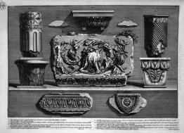 Pezzi di colonne, capitelli, frammenti di fregi marmorei e ornam Pezzi di colonne, capitelli, frammenti di fregi marmorei e ornam