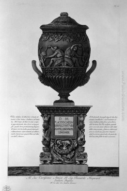 Vaso antico di marmo con figure inginocchiate bere da ippogrifi, Vaso antico di marmo con figure inginocchiate bere da ippogrifi,