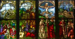Queste vetrate nella Cappella Famiglia Blumeneck Queste vetrate nella Cappella Famiglia Blumeneck