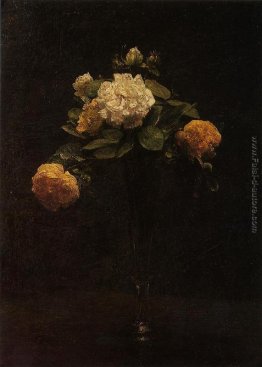 Bianco e rose gialle in un vaso alto Bianco e rose gialle in un vaso alto