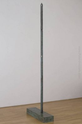 Obelisco alto con due fori e un Notch Obelisco alto con due fori e un Notch