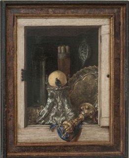 Argenteria in un armadio aperto Argenteria in un armadio aperto