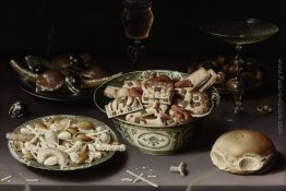 Tre piatti di dolci e castagne con tre bicchieri su un tavolo Tre piatti di dolci e castagne con tre bicchieri su un tavolo