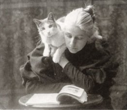 Amelia Van Buren con il gatto Amelia Van Buren con il gatto