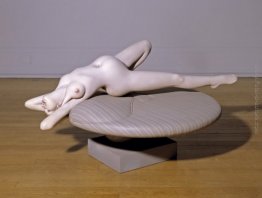 Ragazza su una base rotonda Ragazza su una base rotonda