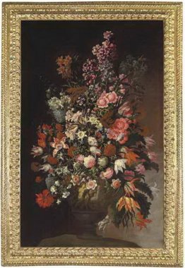 Rose, tulipani, crisantemi e altri fiori, in un'urna scolpito, s Rose, tulipani, crisantemi e altri fiori, in un'urna scolpito, s