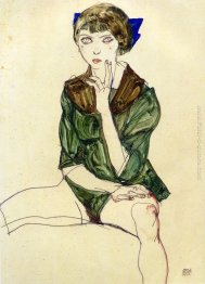 Donna di seduta in una camicia verde