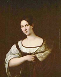 Dai capelli scuri bella donna in un mantello di ermellino