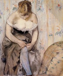 Donna di fissaggio sua giarrettiera