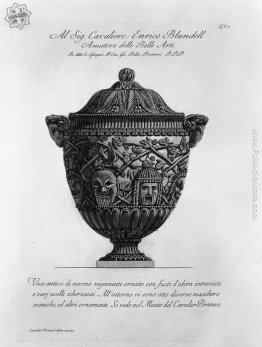 Vaso antico in marmo decorato con contorto steli di edera, uccel