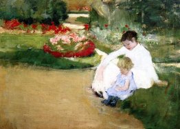 Donna e bambino seduto in un giardino