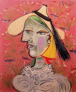 Donna con cappello di paglia su sfondo fiorito