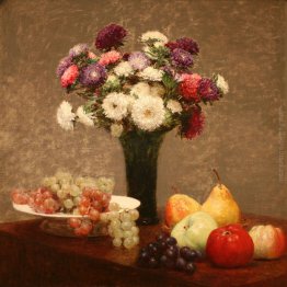 Aster e frutta su un tavolo Aster e frutta su un tavolo