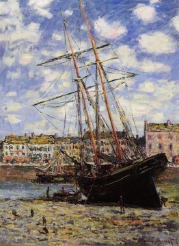 Barca con la bassa marea a Fecamp Barca con la bassa marea a Fecamp