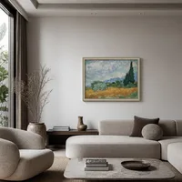 Campo di grano con cipressi — Residenza contemporanea