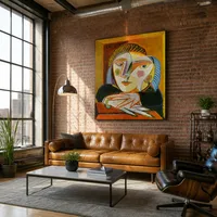 Donna alla finestra — Loft moderno