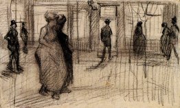 Persone che camminano su una strada di sera Persone che camminano su una strada di sera