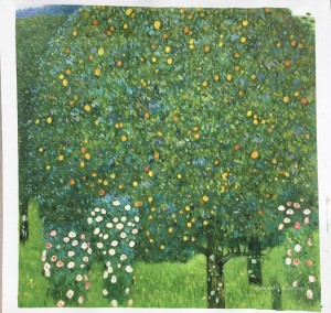 Rose sotto gli alberi